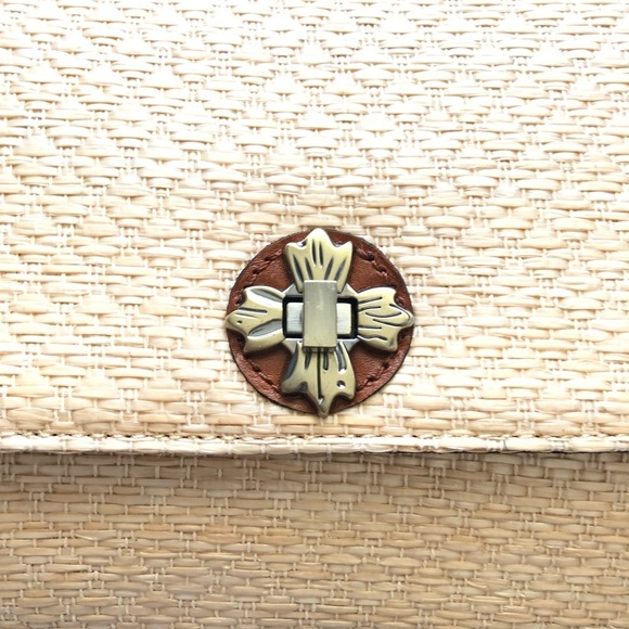 NWT Patricia Nash Caprina Diamond Weave Crossbody Clutch Natural - Picture 3 of 10